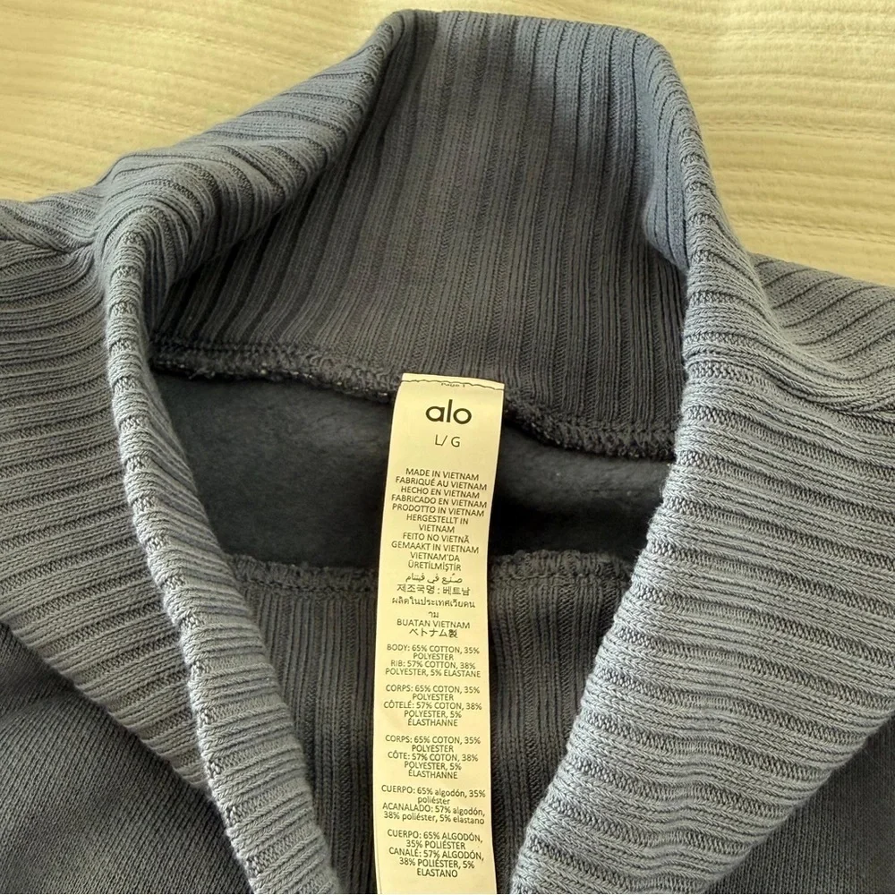 ALO Yoga Cropped Serenity Coverup in Bluestone Size L